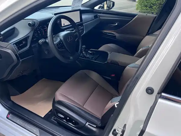 Lexus ES 2023