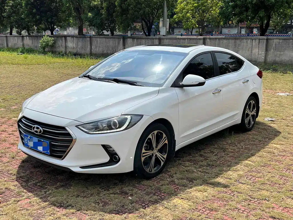 Hyundai Elantra 2019 — фото 3