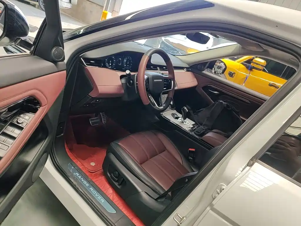 Land Rover Evoque PHEV 2024 — фото 12