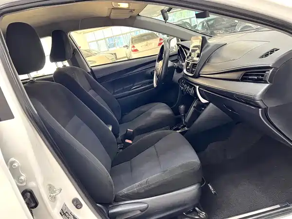 Toyota Yaris L 2021