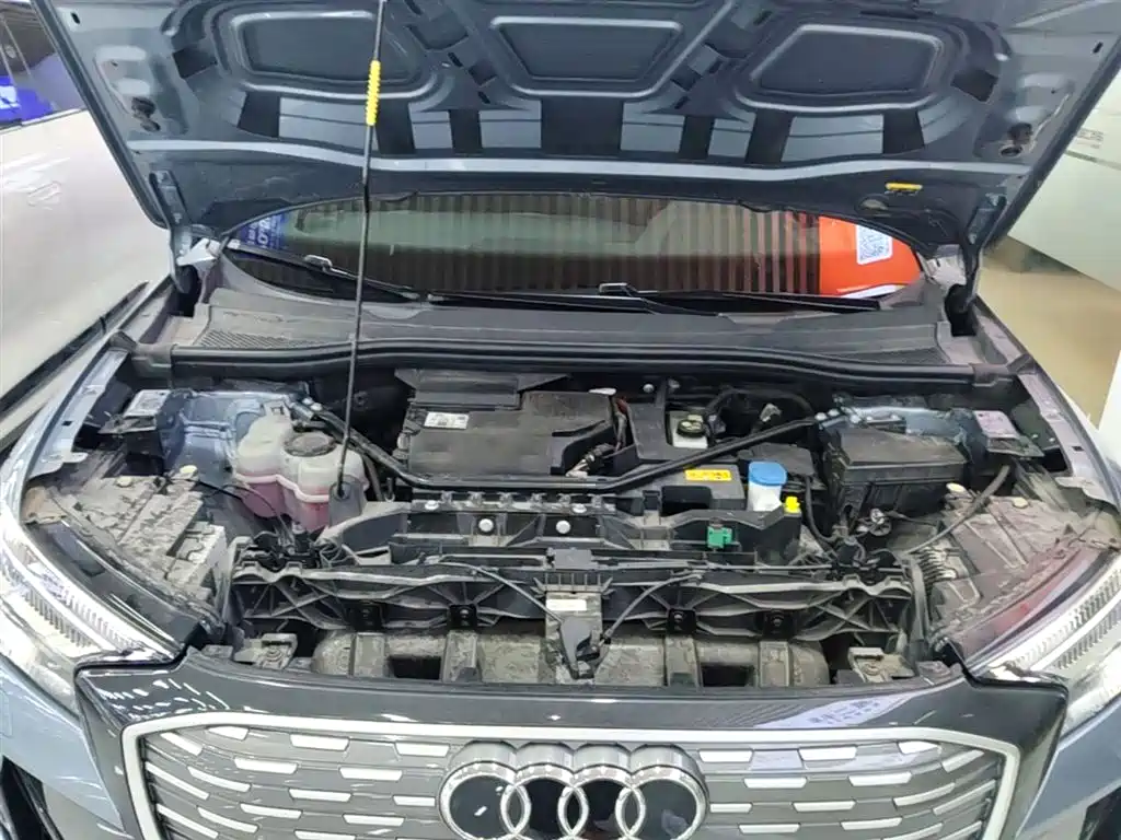 Audi Q4 e-tron 2023 — фото 20