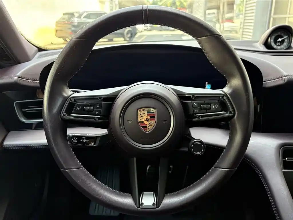 Porsche Taycan 2025 — фото 12