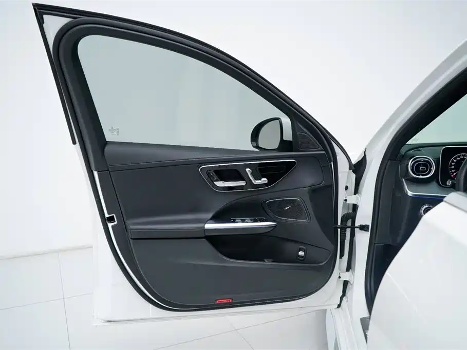 Mercedes-Benz C-Class 2023 — фото 13