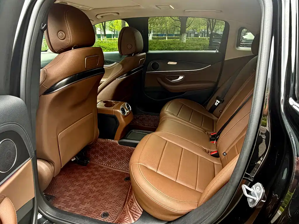Mercedes-Benz E-Class 2019 — фото 10