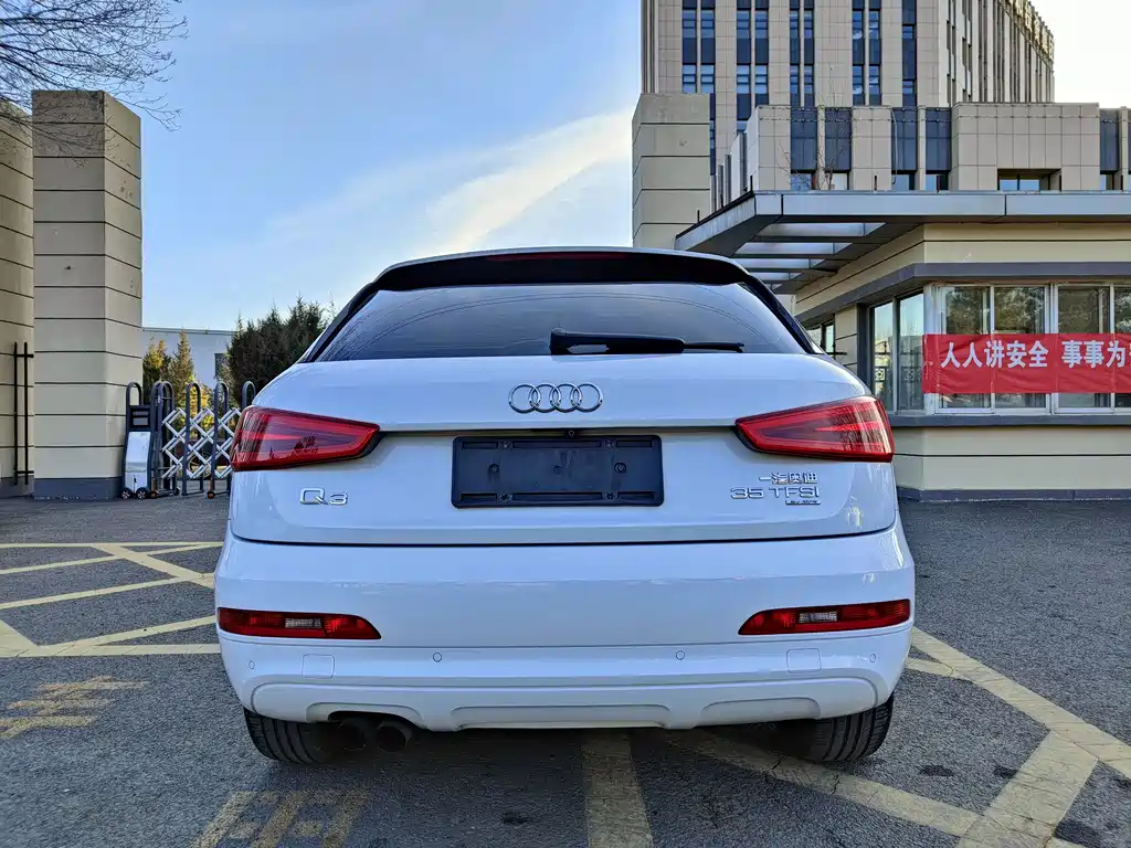 Audi Q3 2015 — фото 8