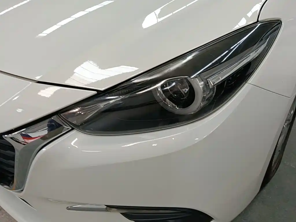 Mazda 3 Axela 2019 — фото 18