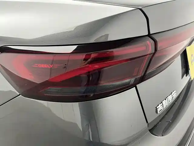 Geely Emgrand 2025 — фото 16