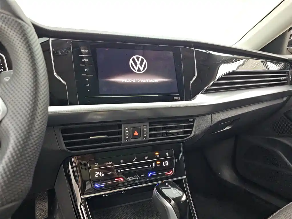 Volkswagen Passat 2024 — фото 13