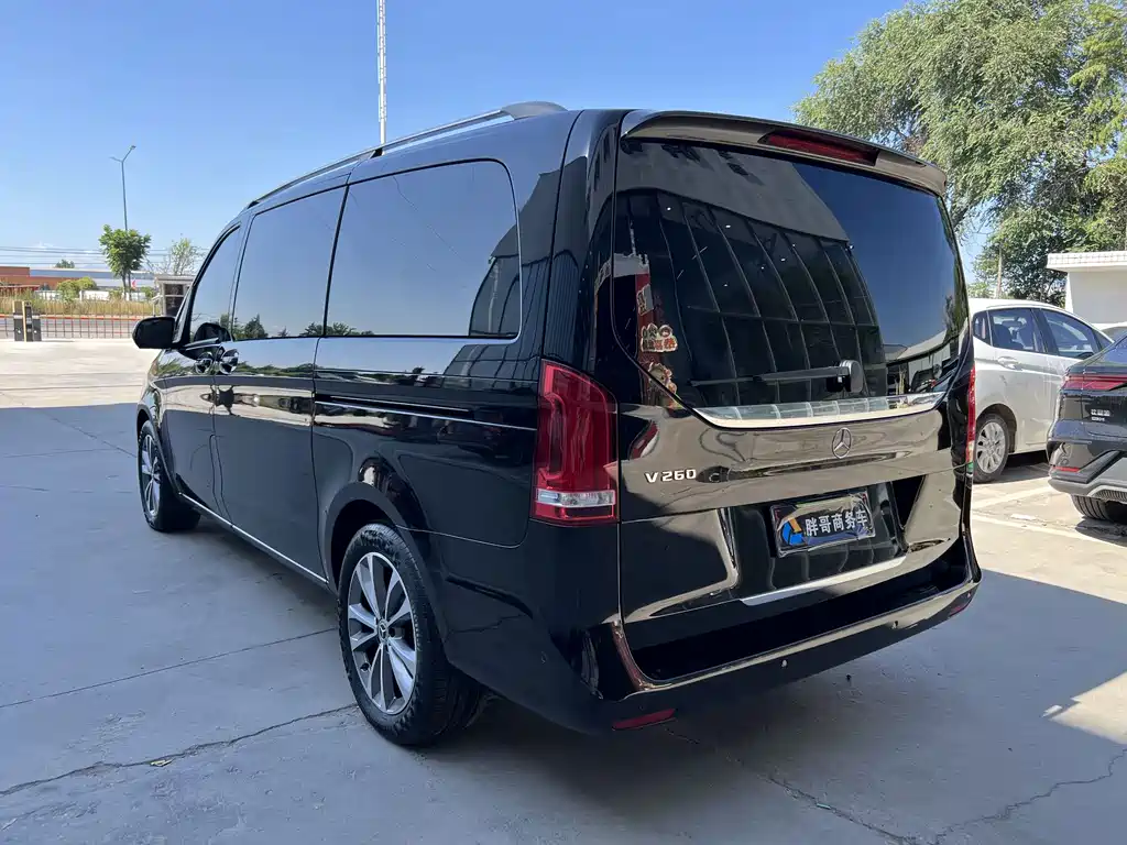 Mercedes-Benz V-Class 2022 — фото 16