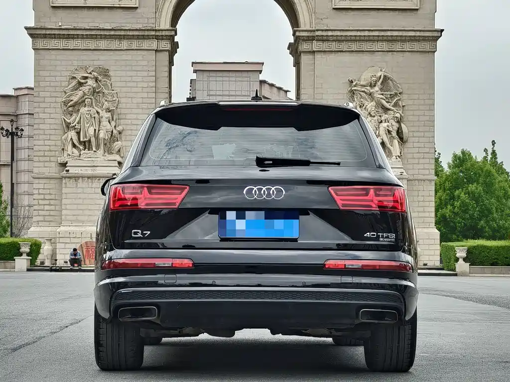 Audi Q7 2018 — фото 21