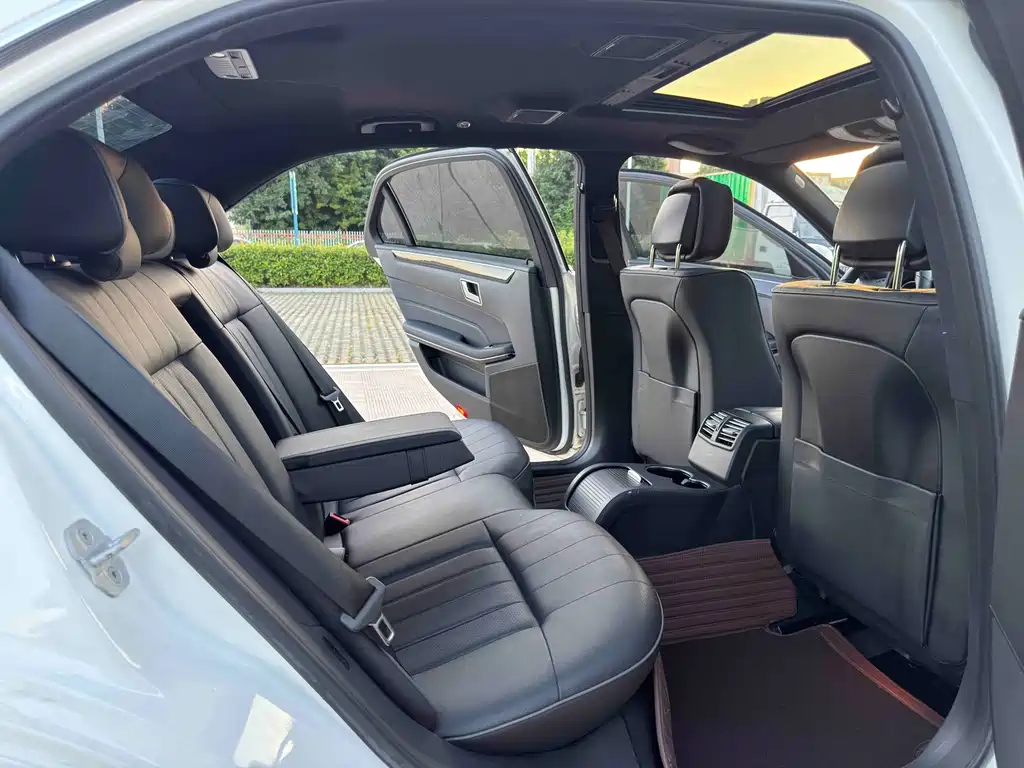 Mercedes-Benz E-Class 2015 — фото 10