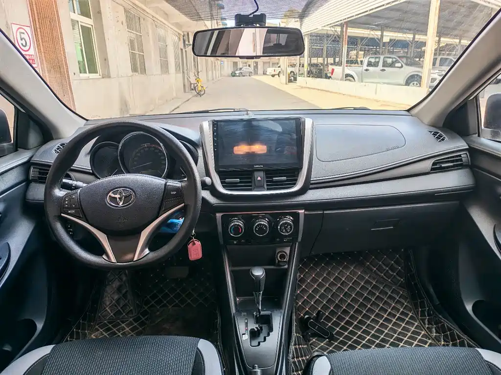 Toyota Yaris L 2023