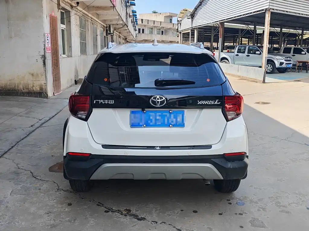 Toyota Yaris L 2023 — фото 9