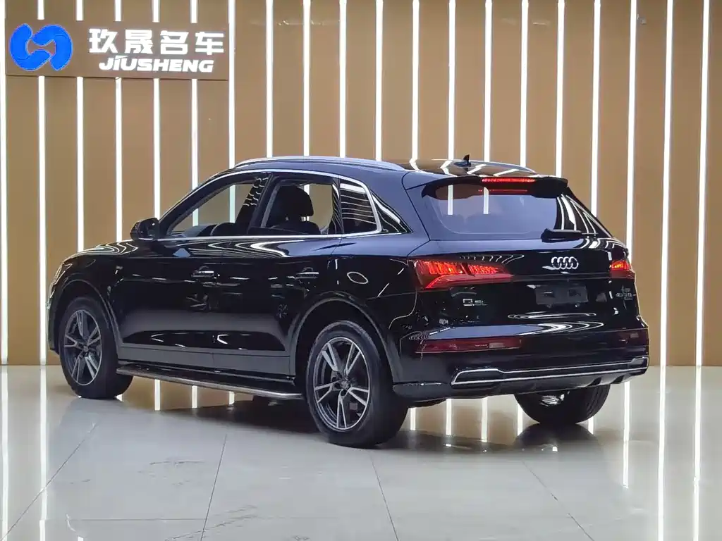Audi Q5L 2019 — фото 21