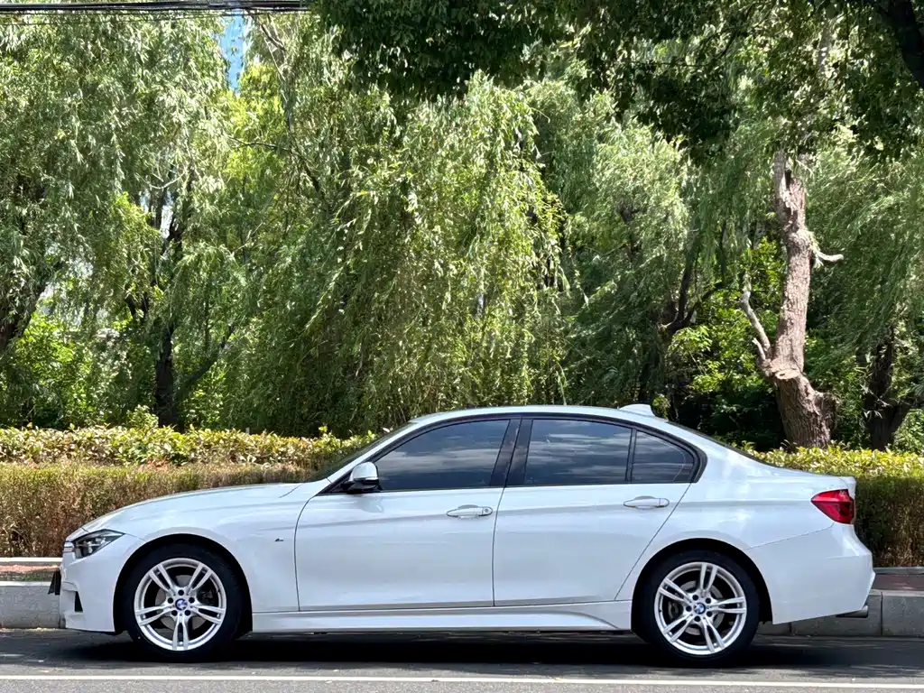 BMW 3 Series 2018 — фото 3