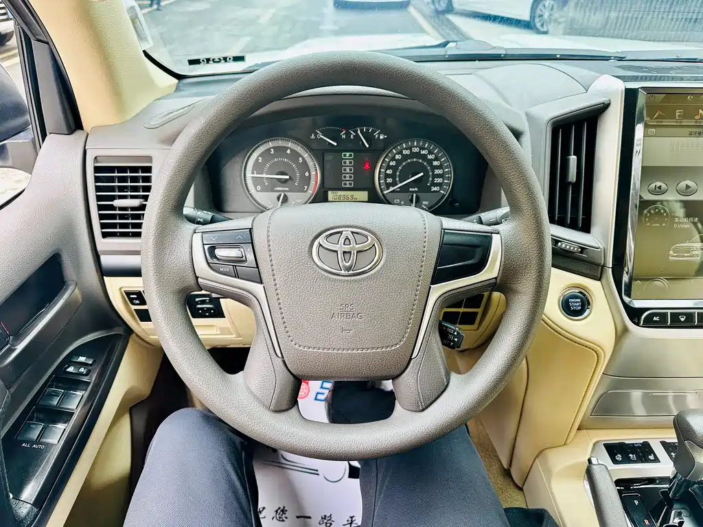 Toyota Land Cruiser 2017 — фото 8
