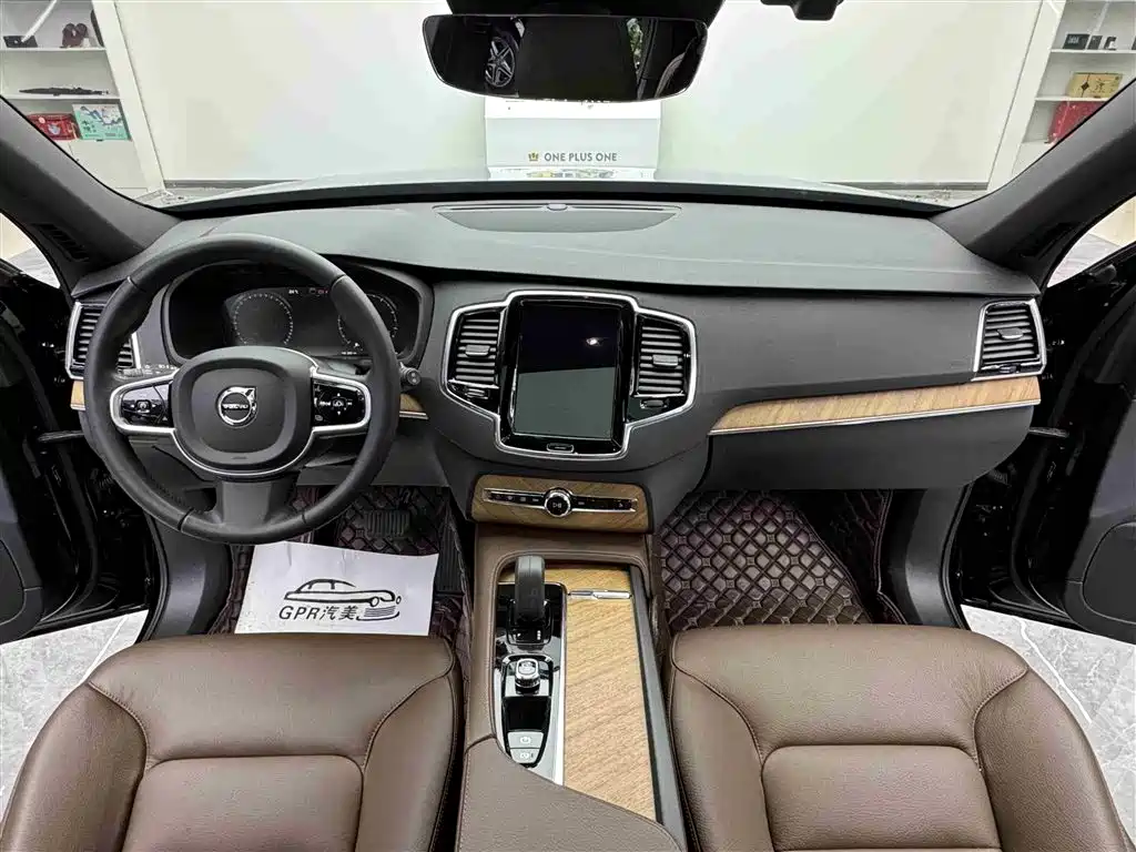 Volvo XC90 2022 — фото 9