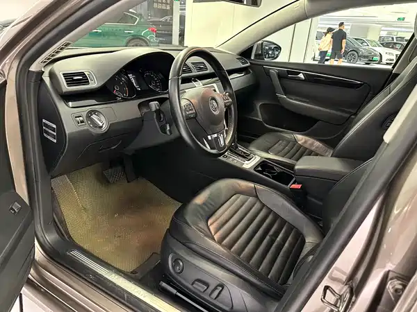 Volkswagen Magotan 2013