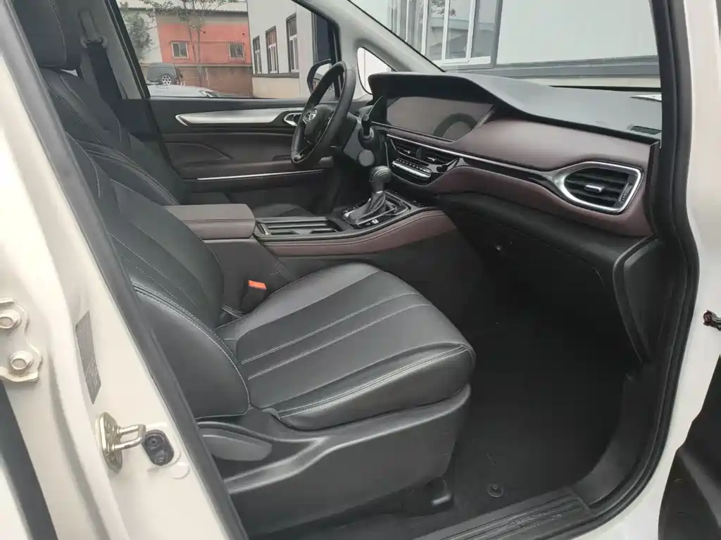 GAC Motor Trumpchi M6 2021 — фото 13