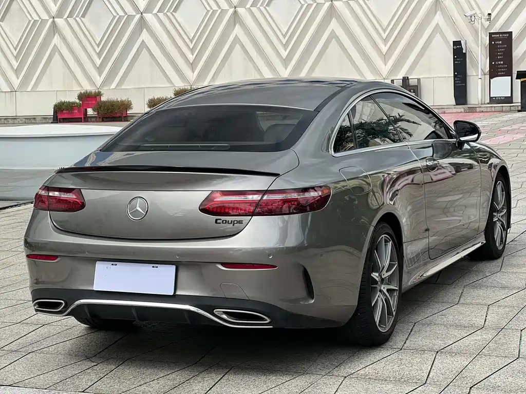 Mercedes-Benz E-Class 2023 — фото 6