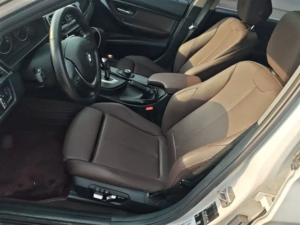 BMW 3 Series 2018 — фото 15