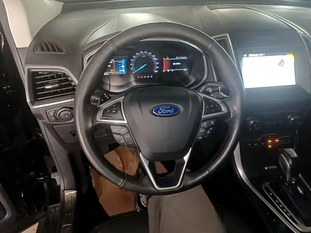 Ford Edge 2017 — фото 11