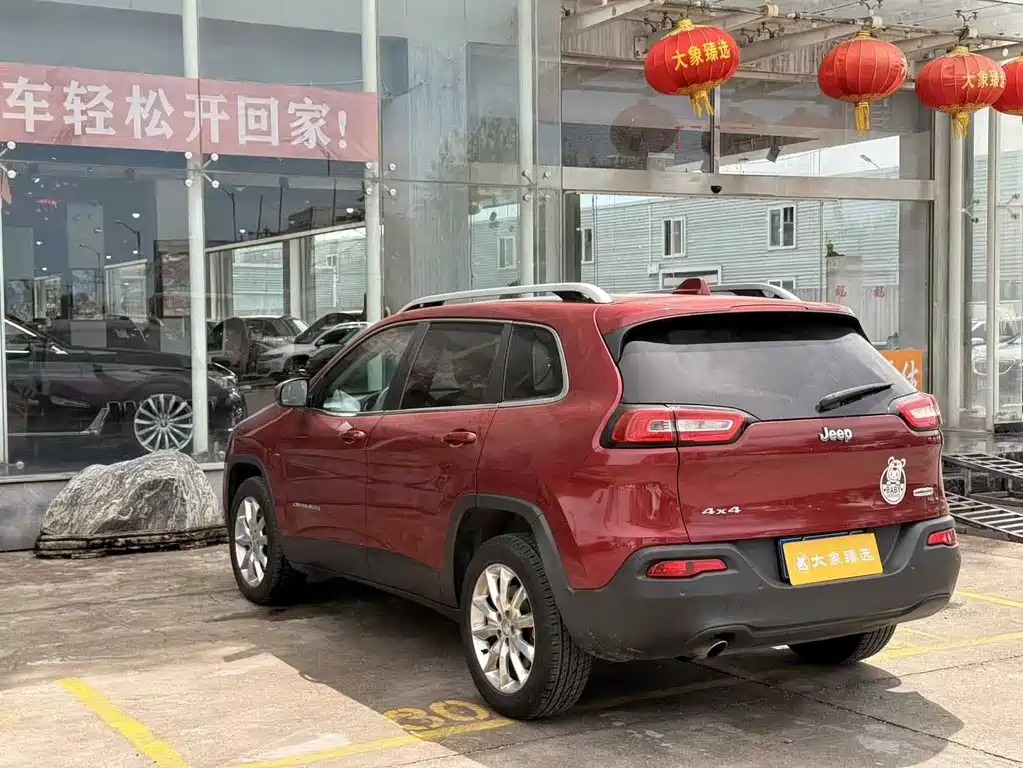 Jeep Cherokee 2015 — фото 11