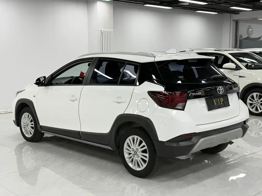 Toyota Yaris L 2022 — фото 7