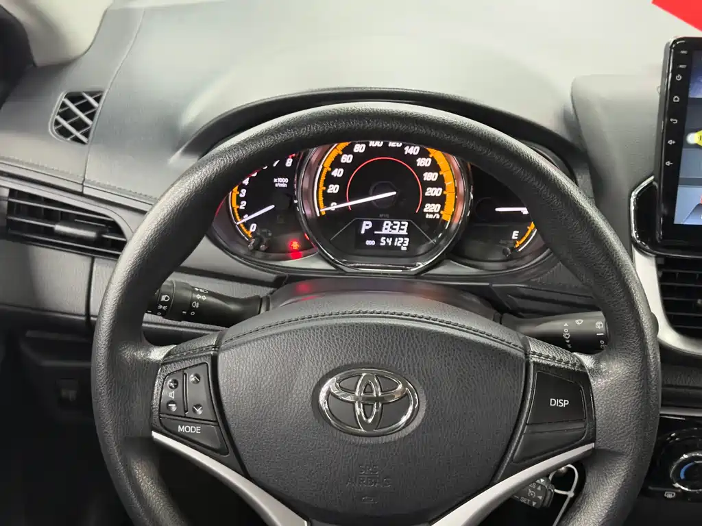 Toyota Yaris L 2022 — фото 13