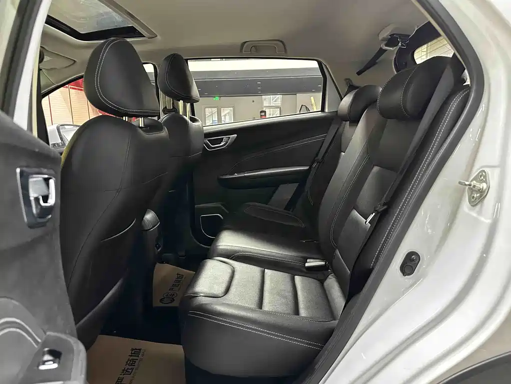 Geely Vision X3 2018 — фото 11