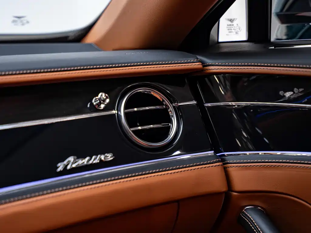 Bentley Flying Spur 2023 — фото 14