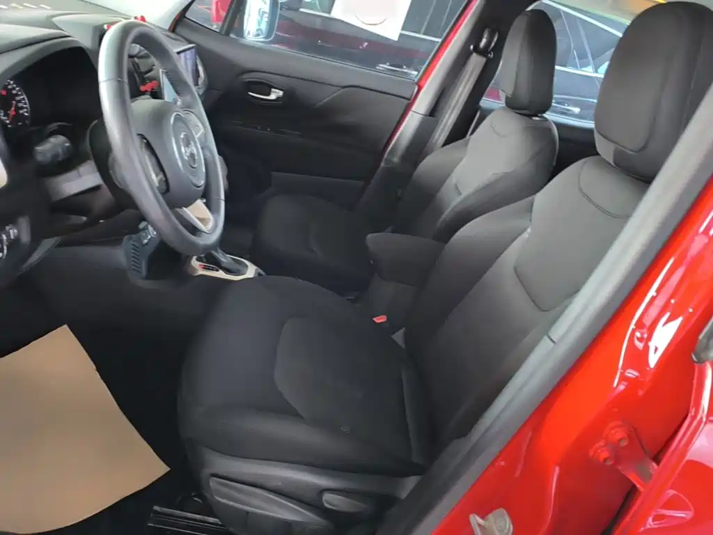 Jeep Renegade 2018 — фото 15