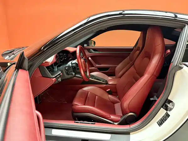 Porsche 911 2021