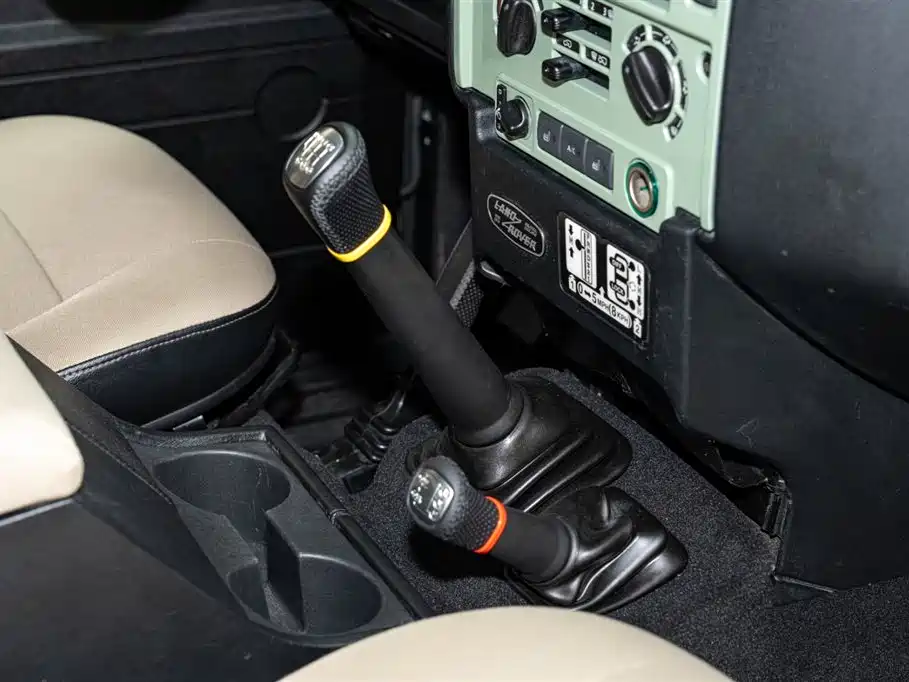 Land Rover Defender 2015 — фото 14