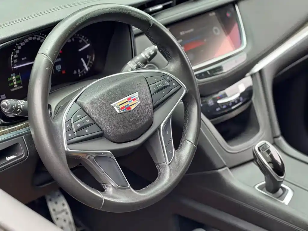 Cadillac XT5 2017 — фото 10