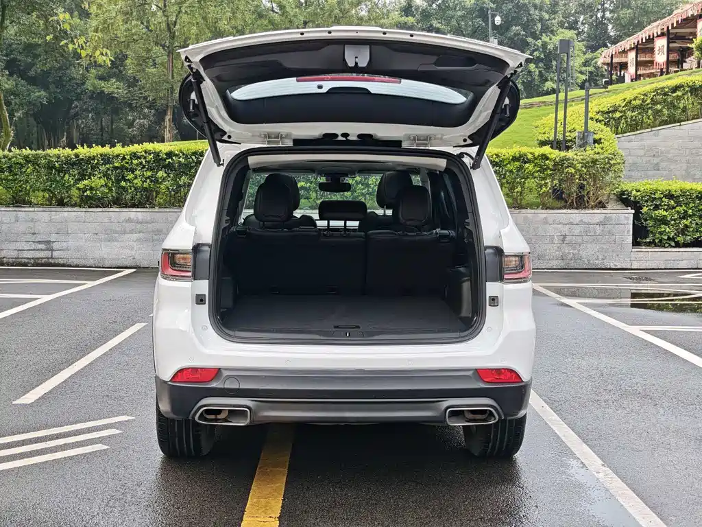 Jeep Commander 2019 — фото 26