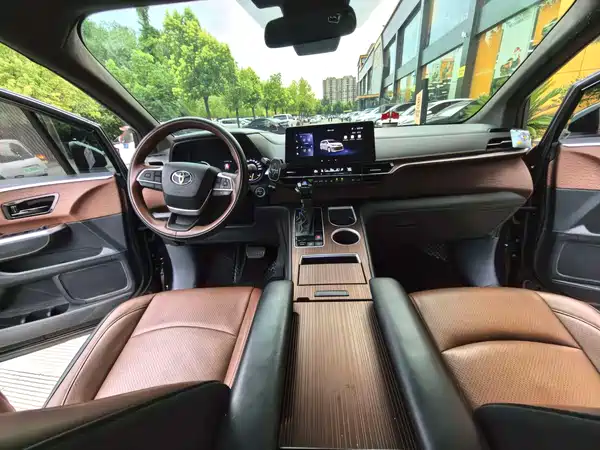 Toyota Sienna 2025