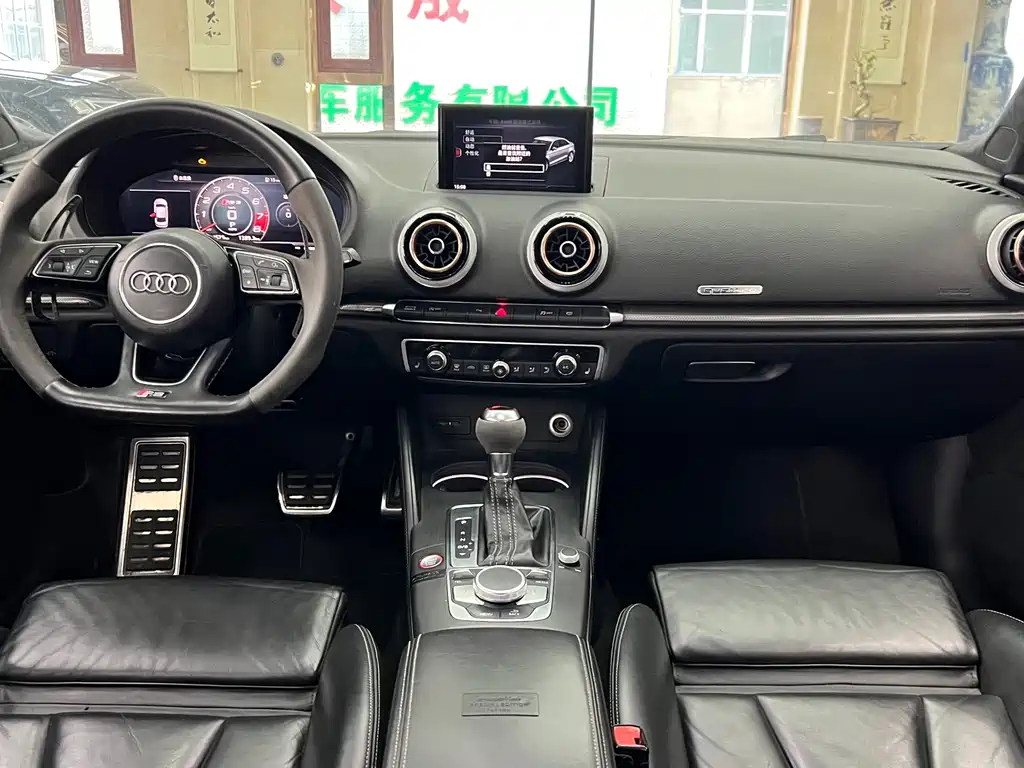 Audi RS 3 2018 — фото 18