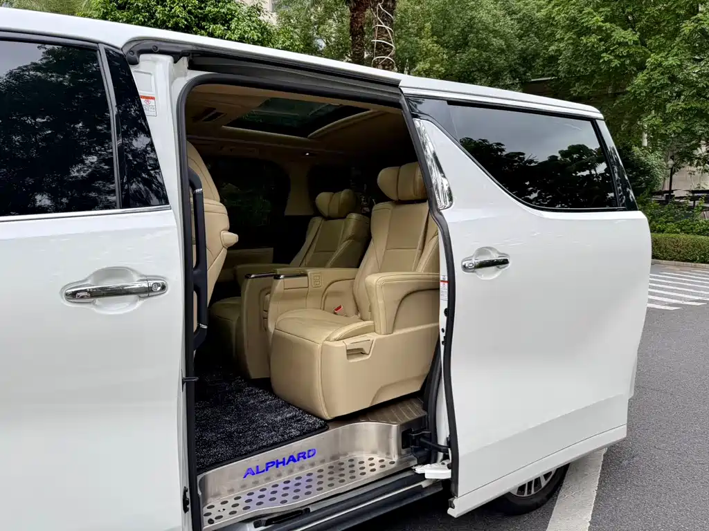 Toyota Alphard 2016 — фото 11