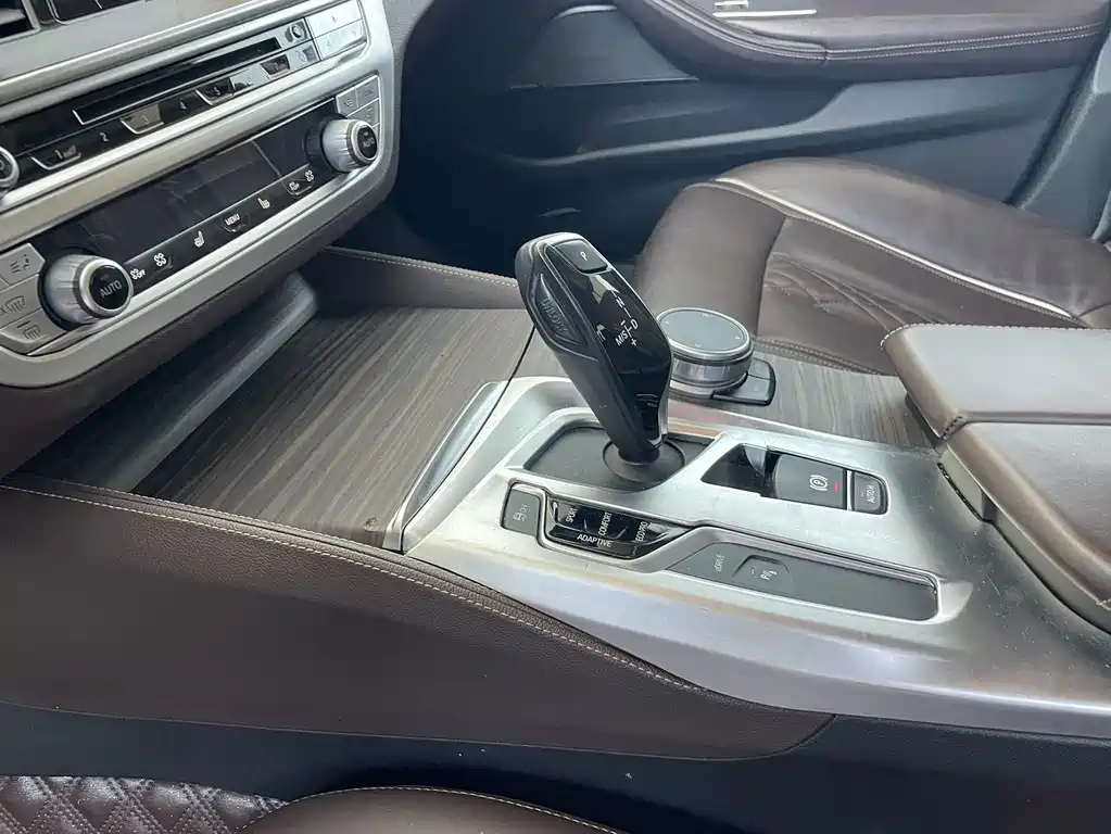 BMW 5 Series New Energy 2019 — фото 11