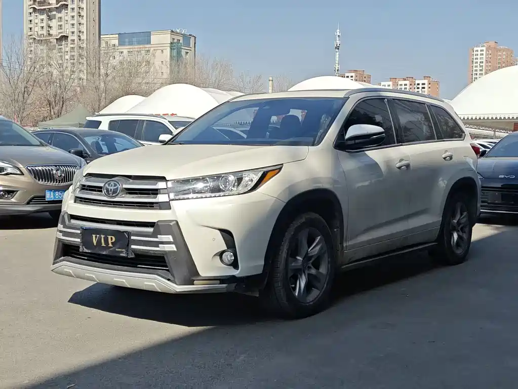 Toyota Highlander 2020 — фото 1