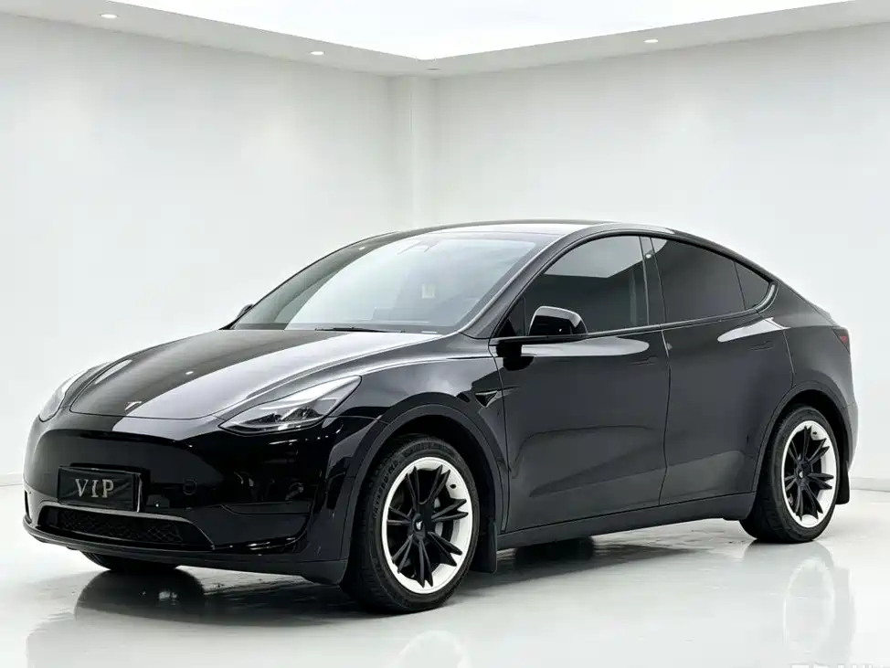 Tesla Model Y 2023 — фото 1