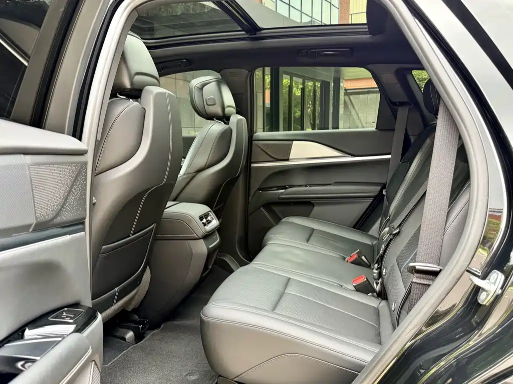 Cadillac XT5 2025 — фото 13