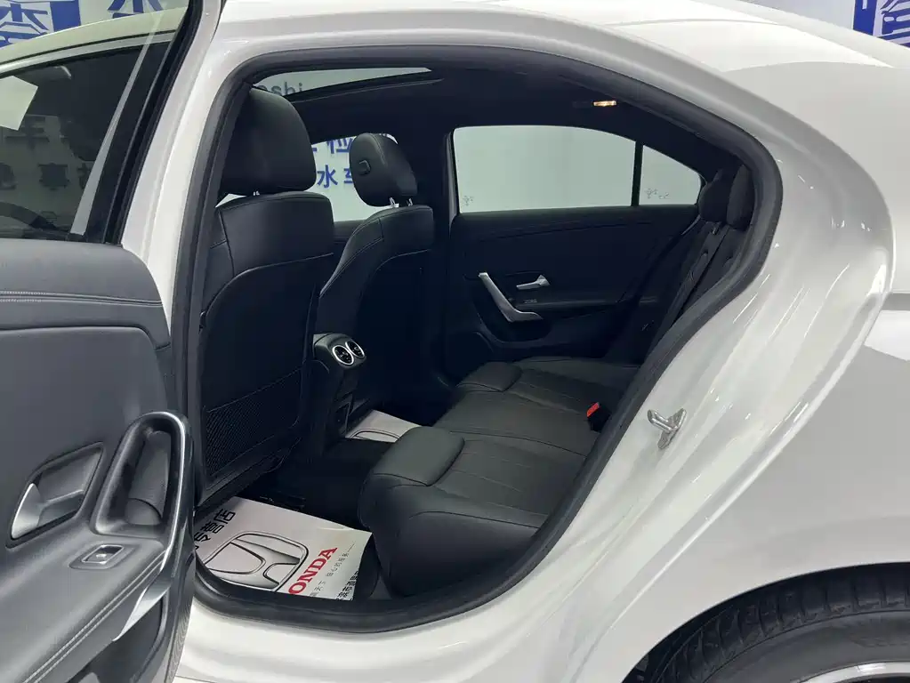 Mercedes-Benz A-Class 2023 — фото 8