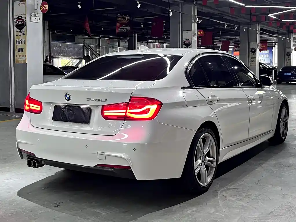BMW 3 Series 2018 — фото 13