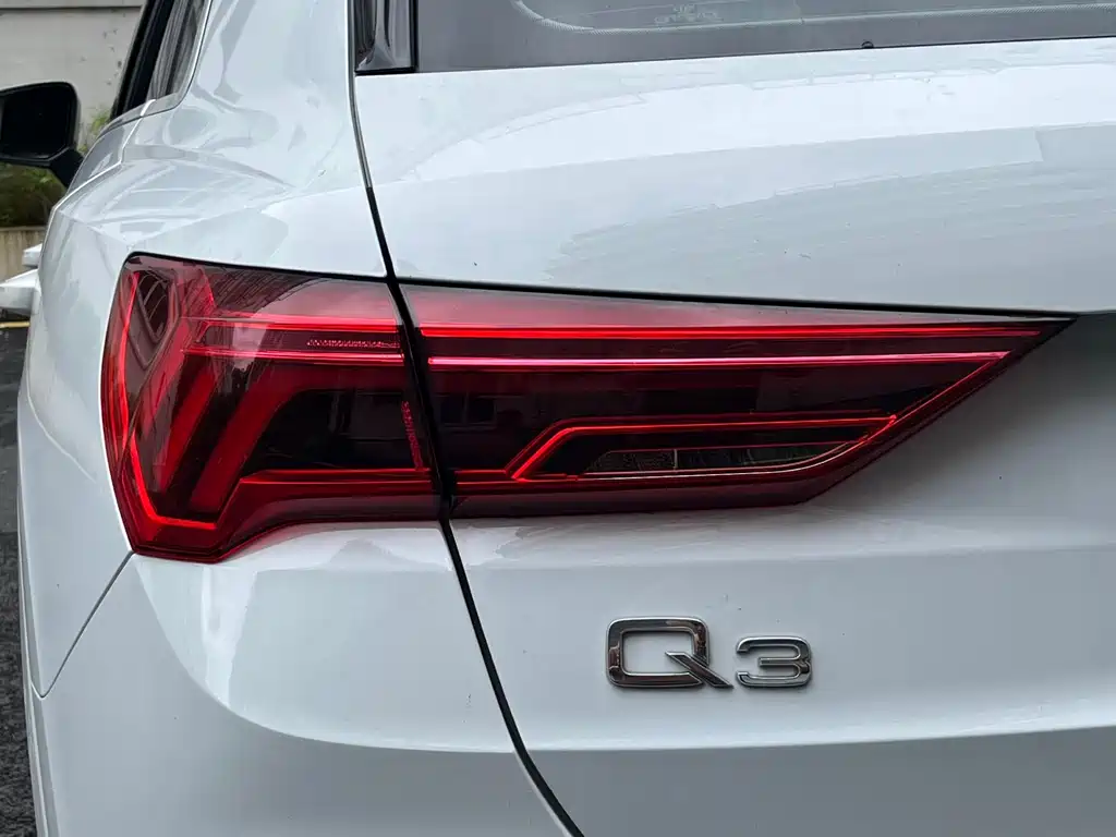 Audi Q3 2019 — фото 14