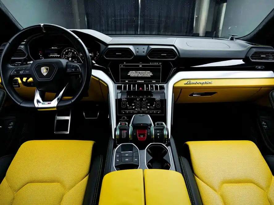 Lamborghini Urus 2022 — фото 11