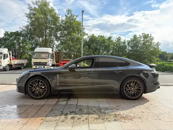 Porsche Panamera 2023