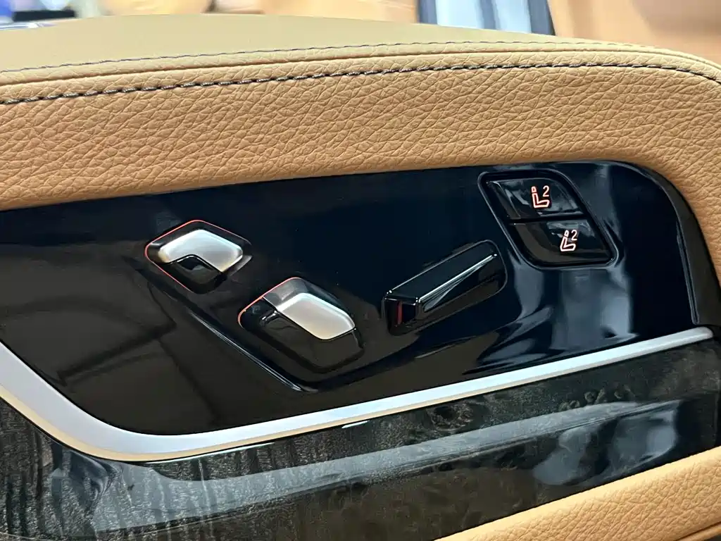 BMW 5 Series 2017 — фото 20