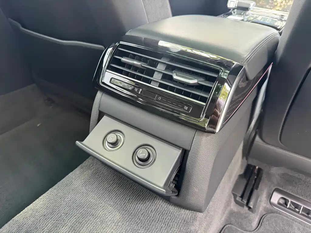 Audi A8 2021 — фото 14